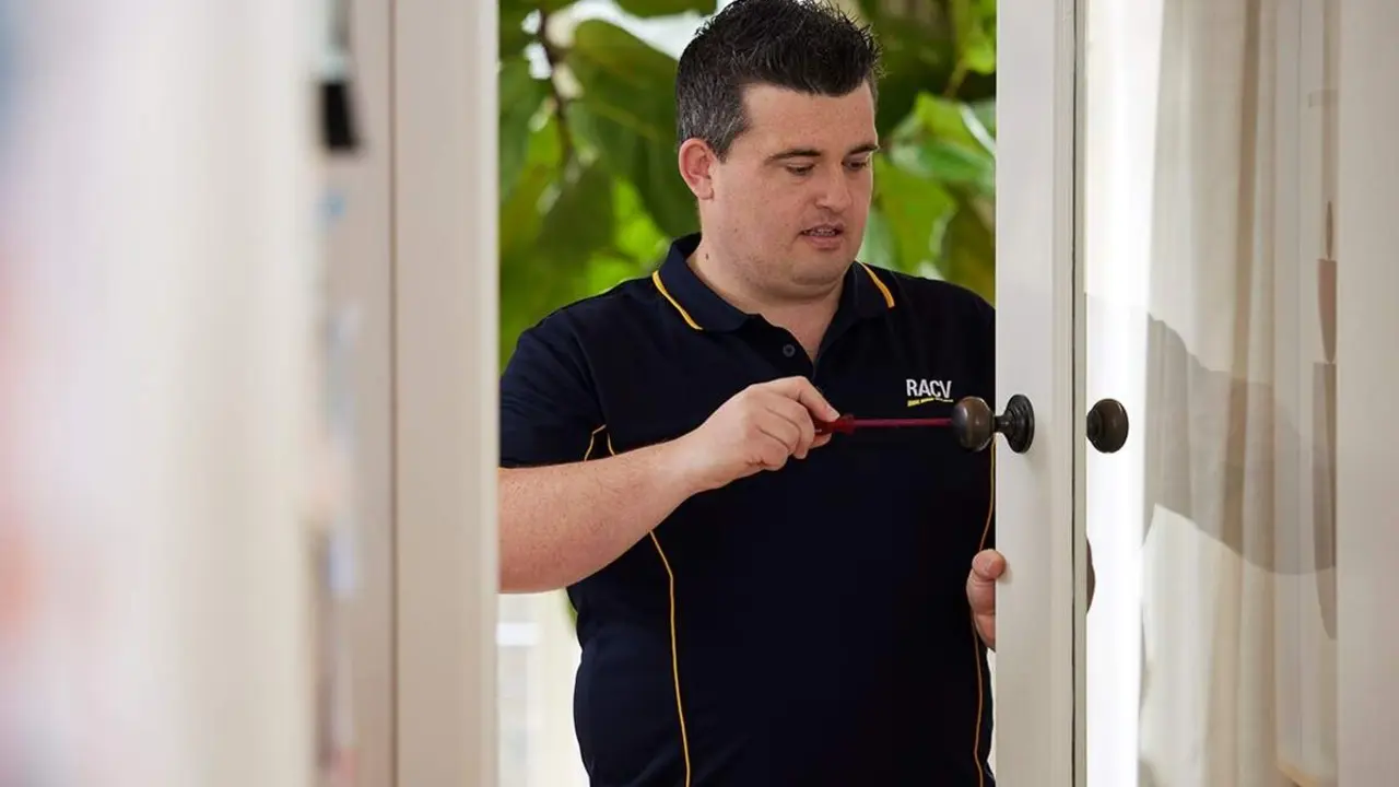 Cerrajero Keymaster cambio cerradura vivienda puesto trabajo empleo Valladolid