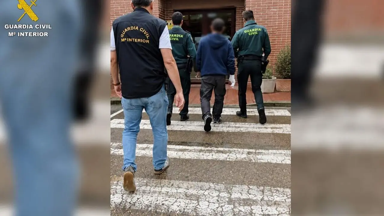 Detencion trabajador instalacion microcamara imagenes intimas mujeres empresa Portillo Guardia Civil