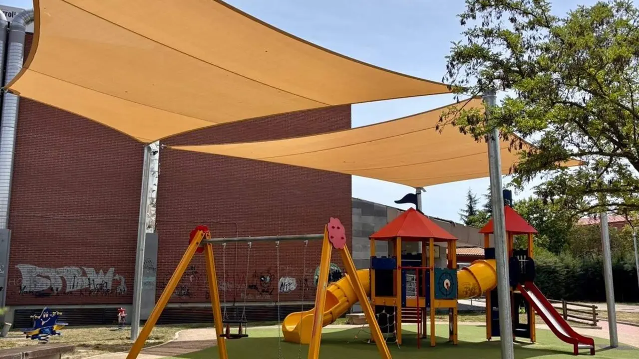Instalacion toldos vela parques Cigales combatir altas temperaturas