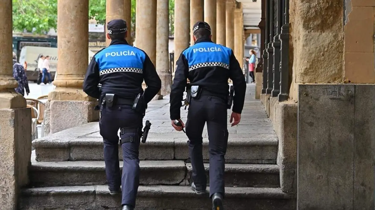 Dos agentes Policia Local nuevas plazas proceso seleccion Castilla y Leon