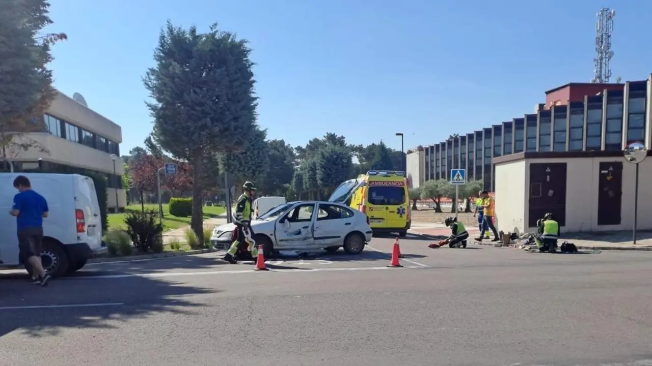 Accidente colision turismo furgoneta Parque Tecnologico Boecillo Bomberos Diputacion