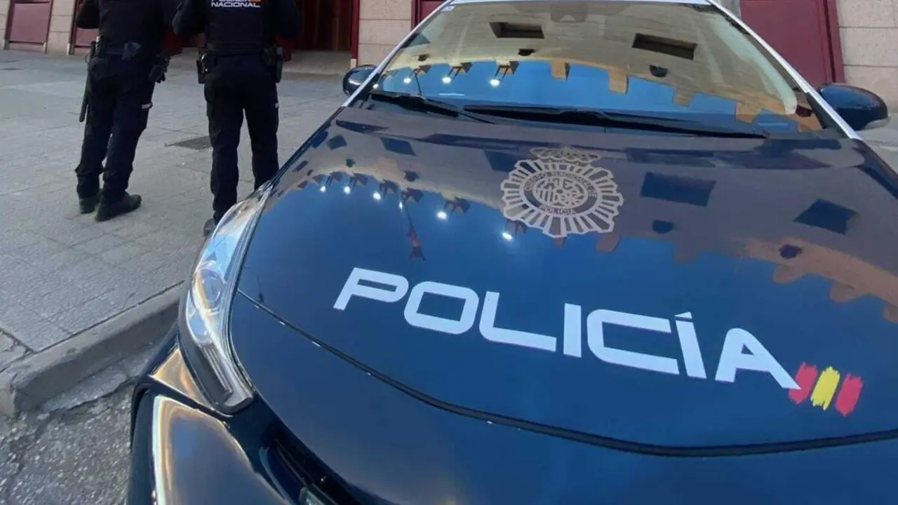 Policia Nacional de Valladolid coche patrulla y agentes estafa detenciones sucesos