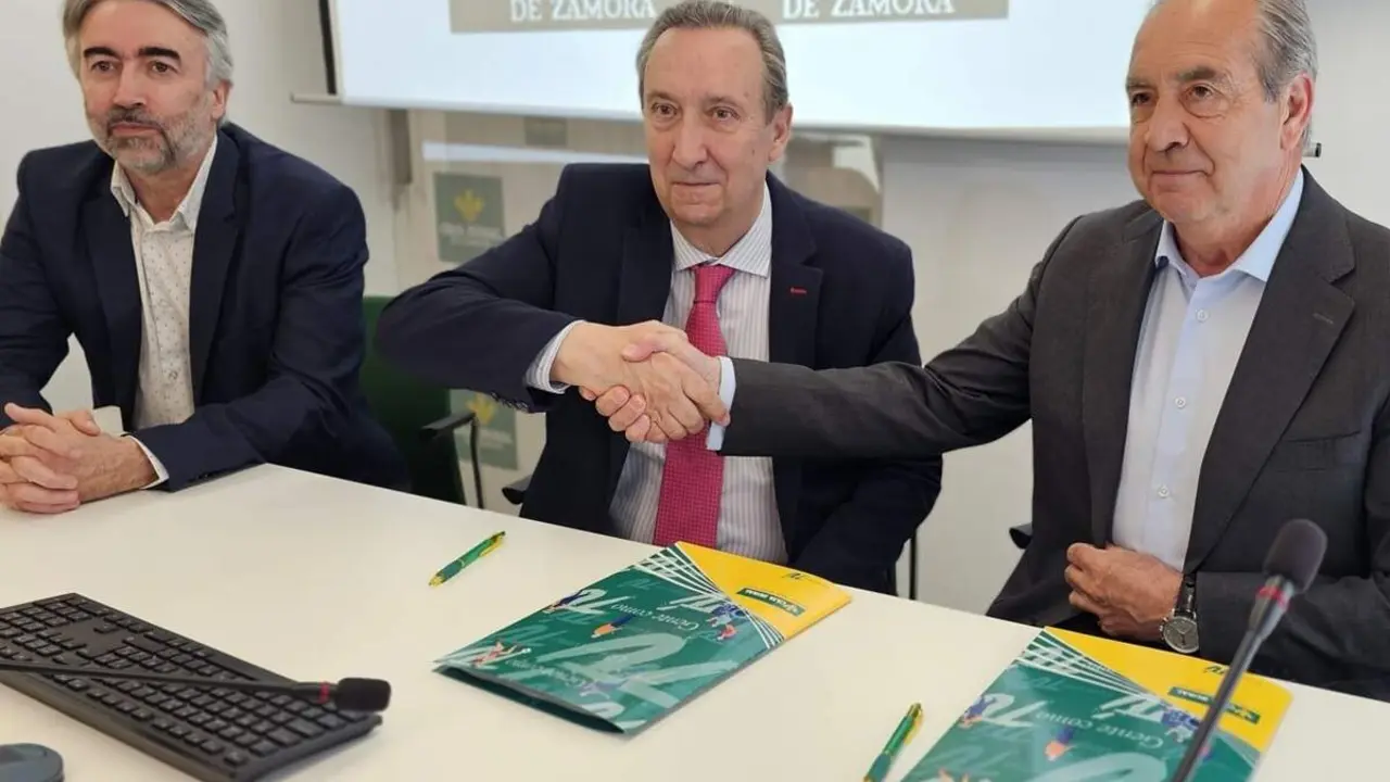 Firma convenio Fundacion Personas y Caja Rural Zamora Catedra Discapacidad y Futuro