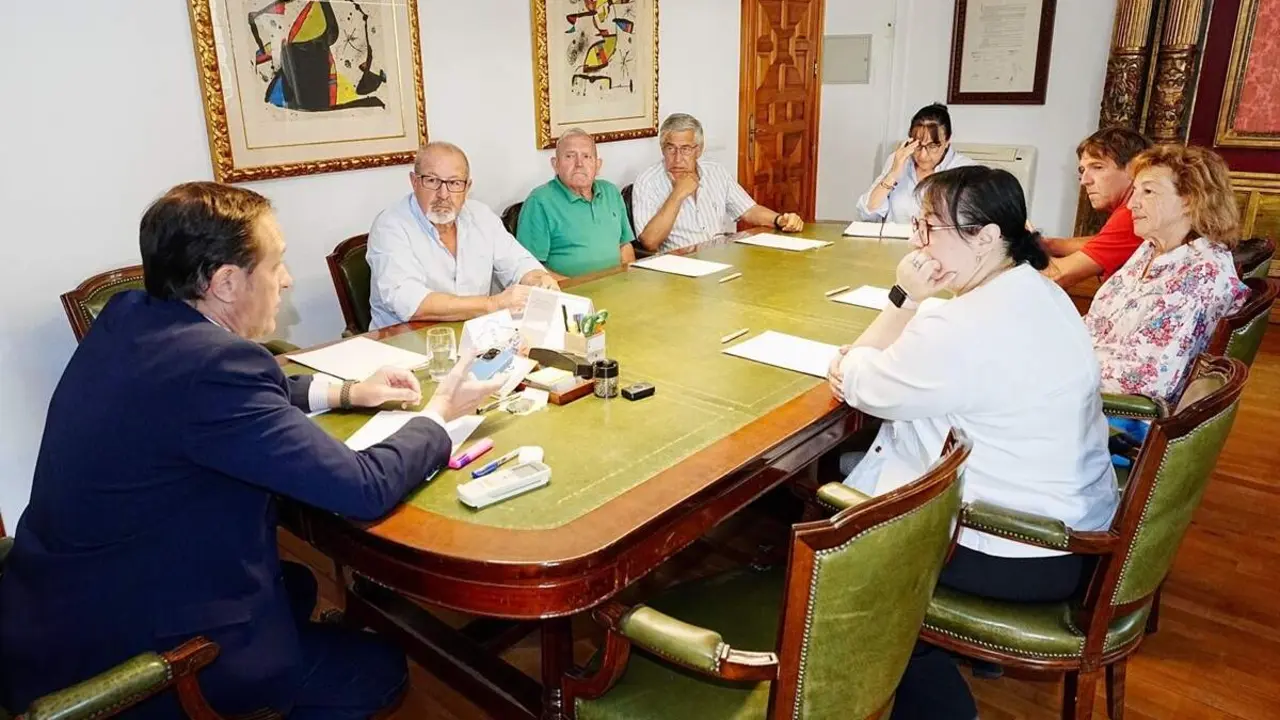 Encuentro trabajo alcaldes comarca Olmedo problemas y reivindicaciones Diputacion