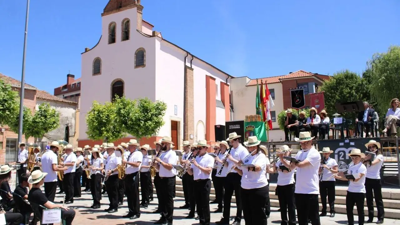 Concierto 25 aniversario Banda de Musica de La Cisterniga encuentro agrupaciones provincia (7)