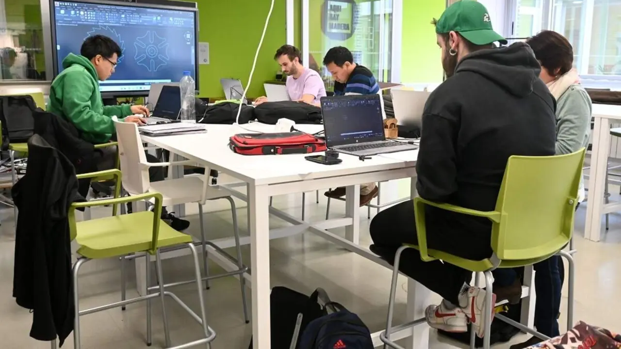 Estudiantes Formacion Profesional centro Castilla y Leon tecnologias ordenadores oferta titulaciones