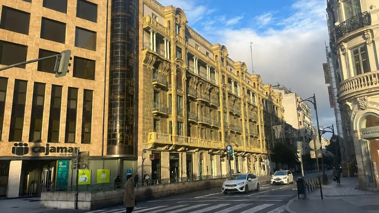 Calle Miguel Iscar esquina Plaza Zorrilla centro ciudad Valladolid
