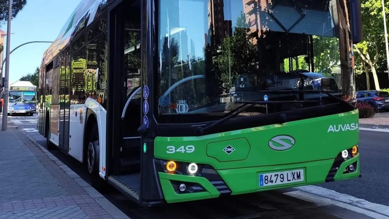 Transporte publico autobus Auvasa Valladolid parada via publica