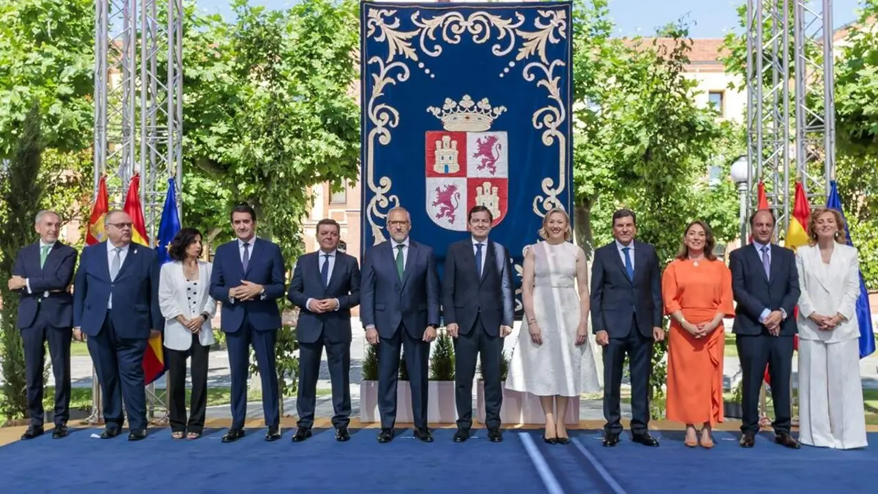Toma posesion nuevos consejeros Junta Castilla y Leon Alfonso Fernandez Manueco