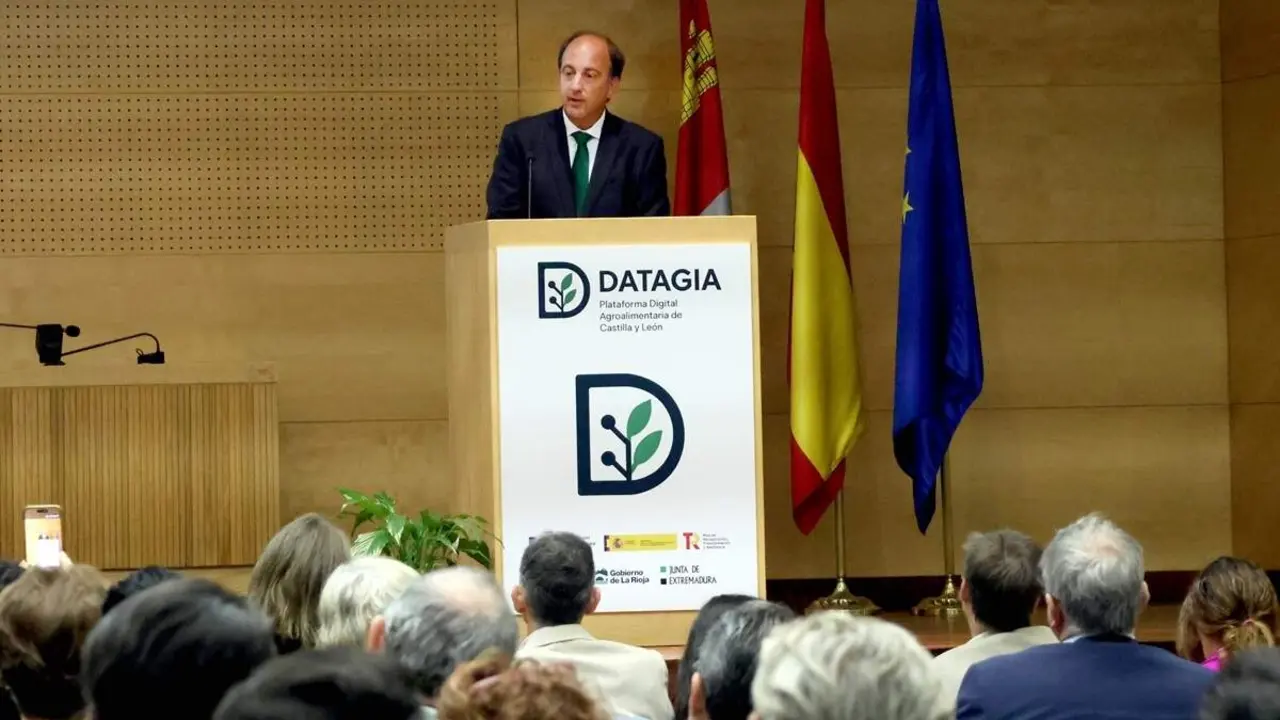 Presentacion Datagia nueva plataforma digital agroalimentaria consejero Joaquin Antonio Pino jcyl