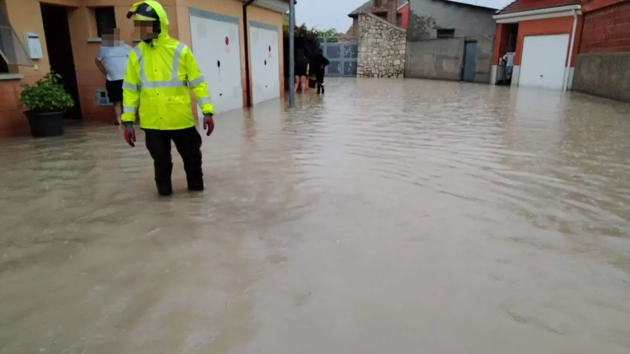 Inundaciones Villanubla junio 2025 fuerte tormenta vecinos y viviendas Bomberos Diputacion