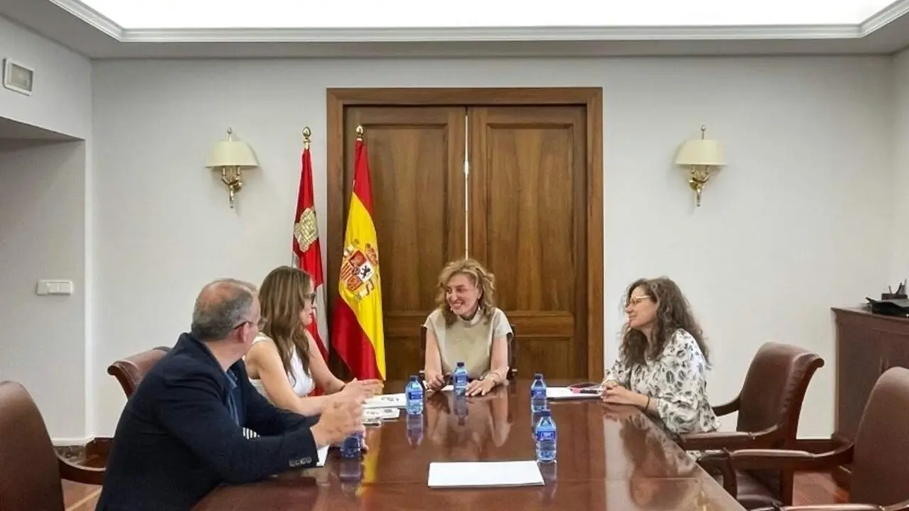 Reunion nueva consejera Educacion Maria Pardo y representantes CSIF jcyl