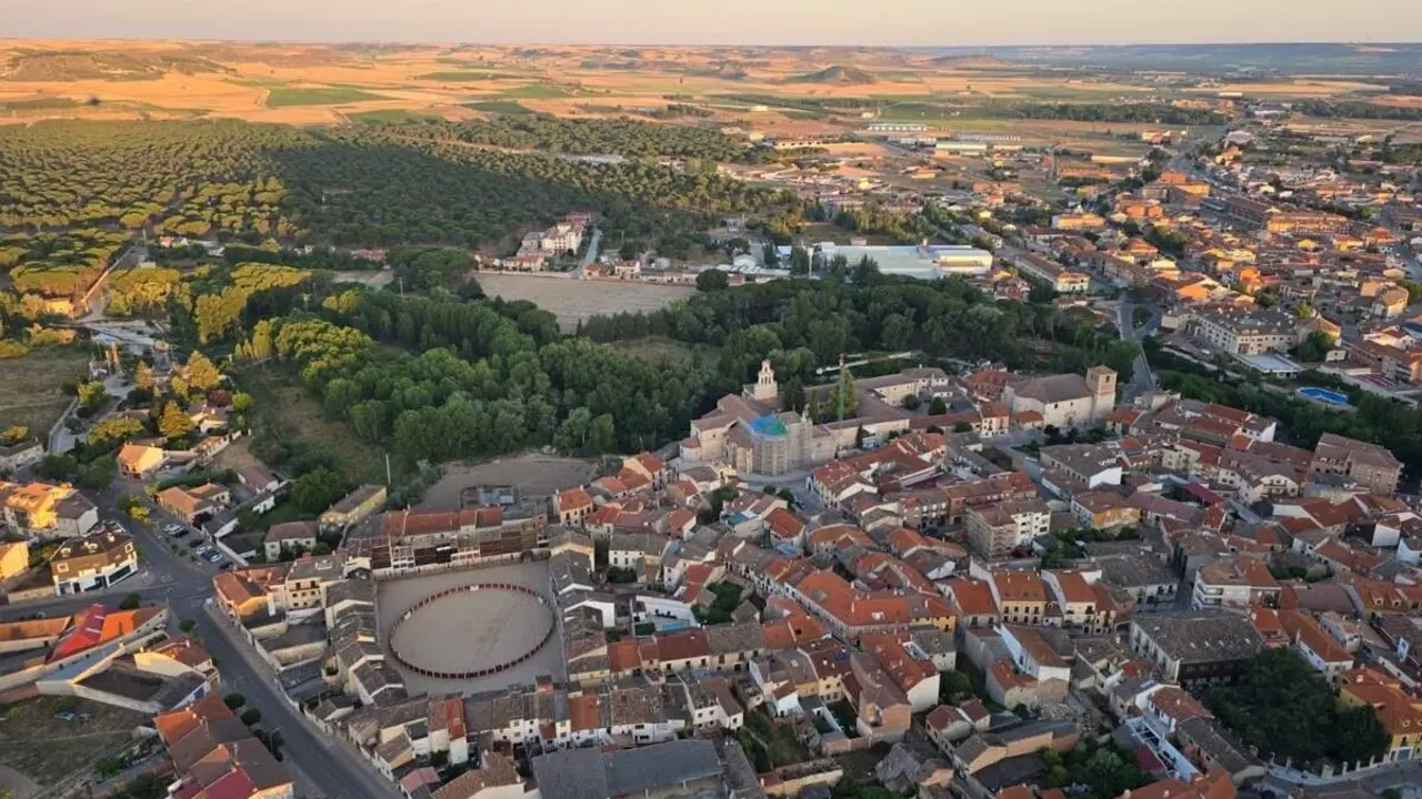 Vista aerea Penafiel Plaza del Coso y casco urbano pueblo provincia Valladolid