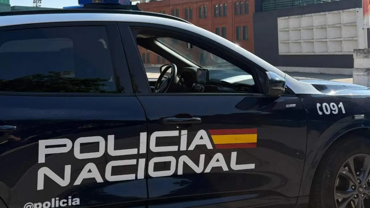 Coche patrulla Policia Nacional zona Museo de la Ciencia Valladolid
