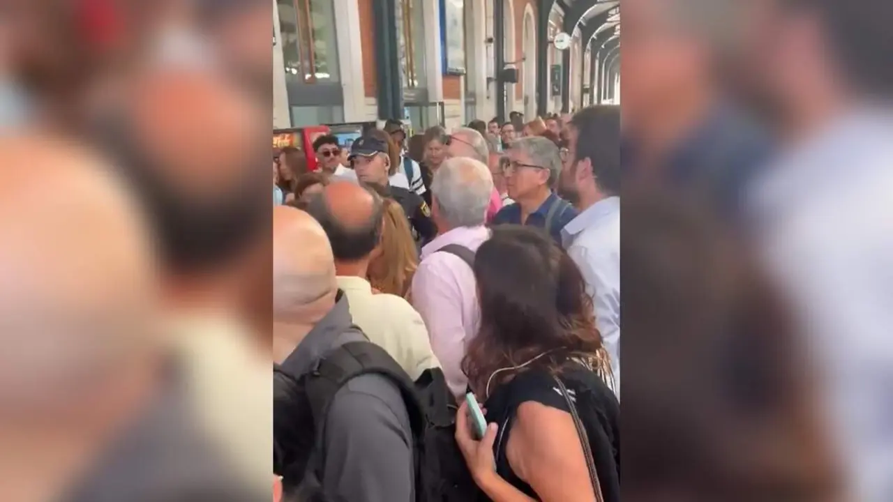 Caos ferroviario estacion tren Valladolid caida suministro electrico retrasos AVE afectados