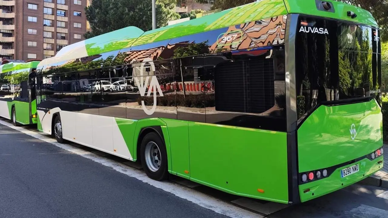 Autobuses de Auvasa parada Parquesol movilidad Valladolid transporte publico
