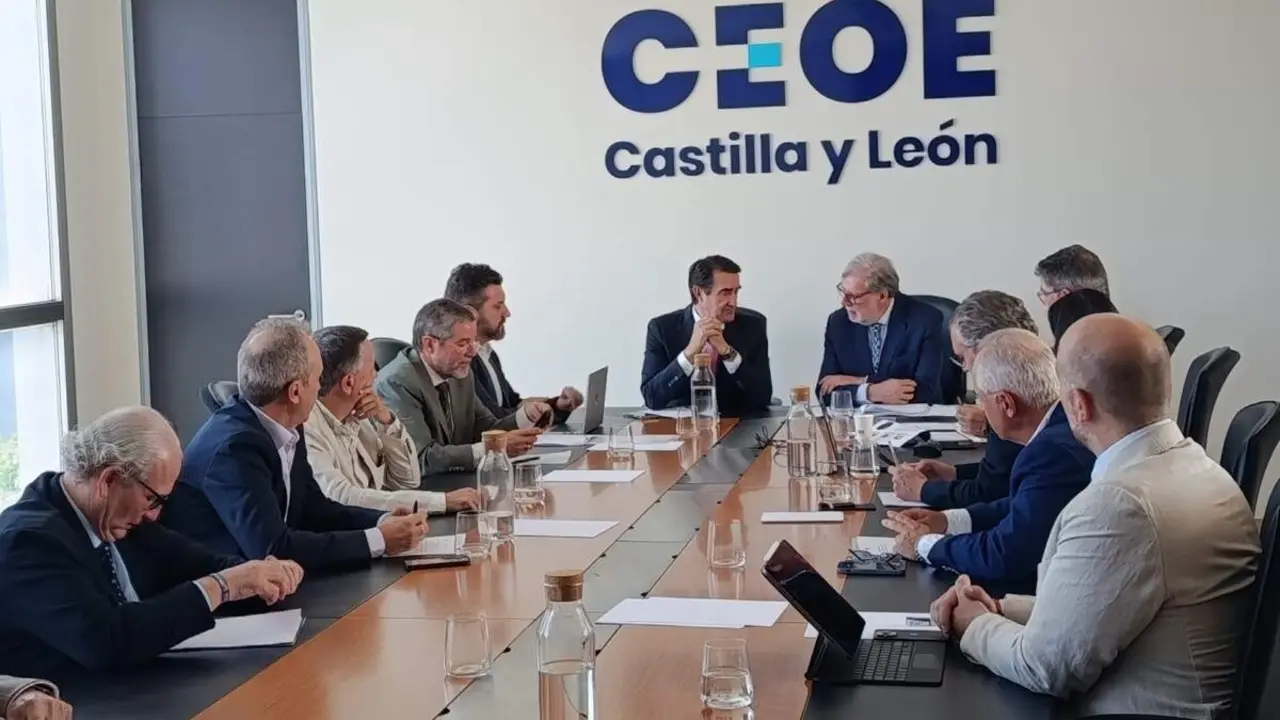 Reunion consejero Juan Carlos Suarez-Quinones CEOE Castilla y Leon jcyl