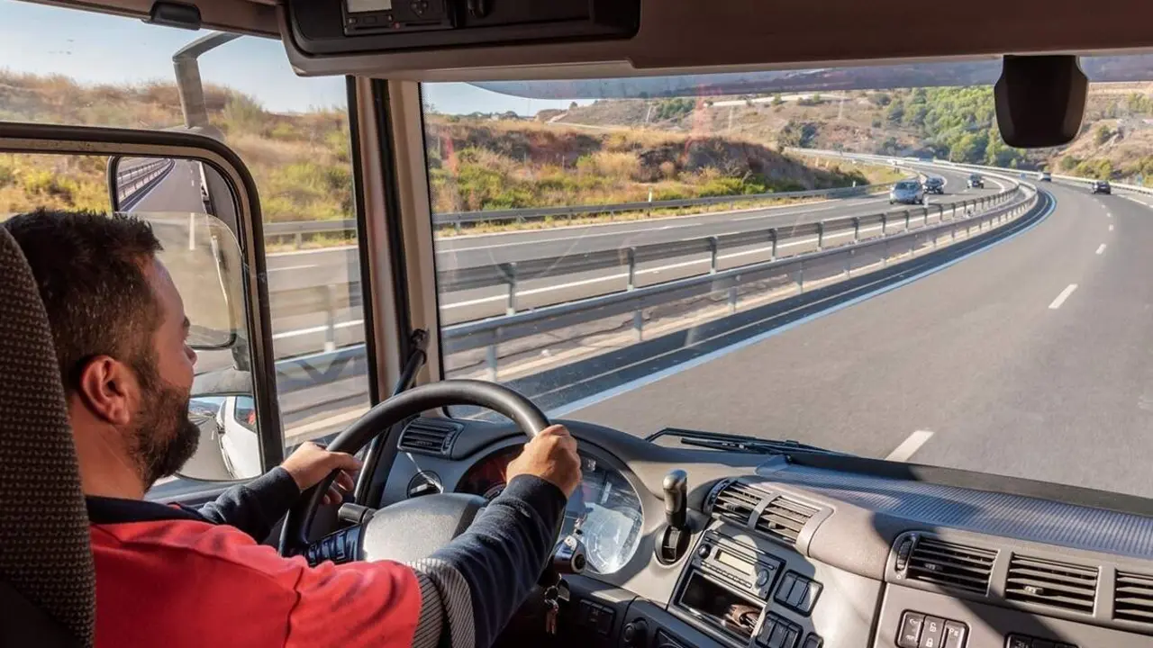 Transportista camion empleo trabajo Valladolid carretera circulacion