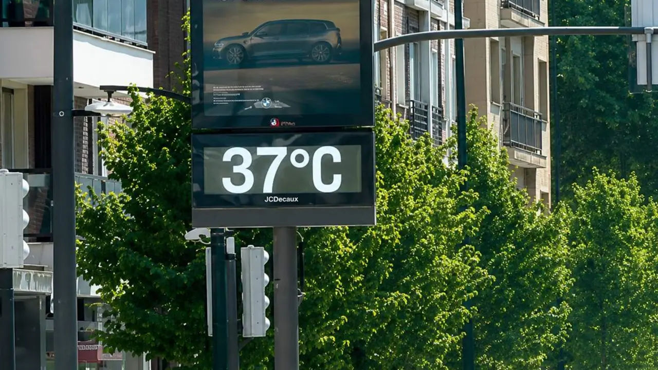 Termometro calle Valladolid ciudad tiempo 37 grados verano altas temperaturas
