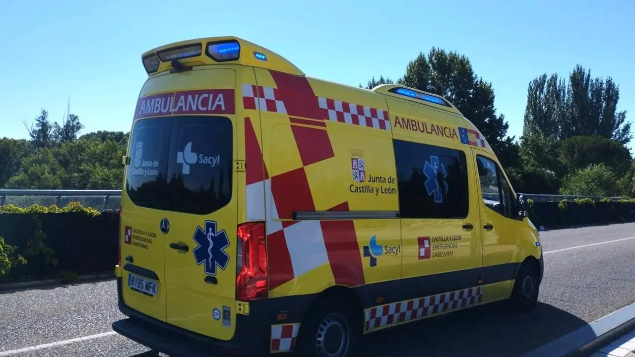 Ambulancia soporte vital basico Sacyl emergencias puente Santa Teresa Valladolid