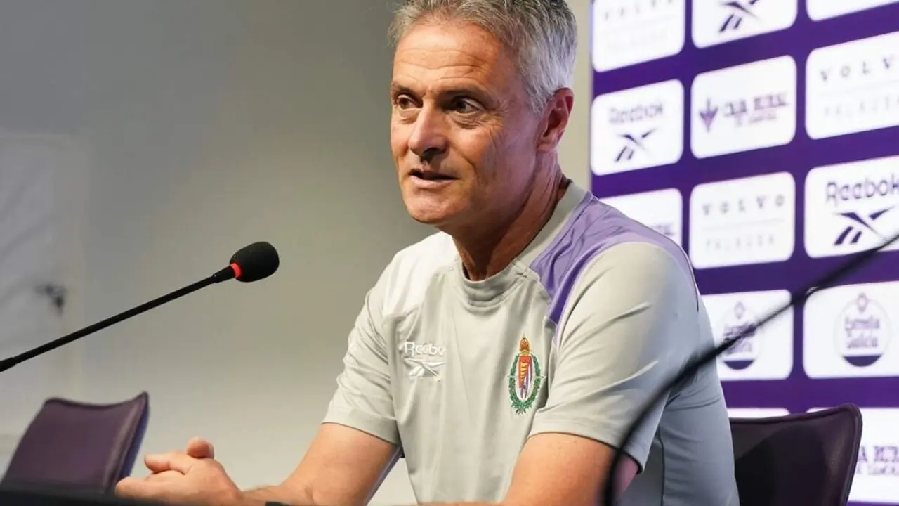Fran Escriba inicio pretemporada rueda de prensa Real Valladolid
