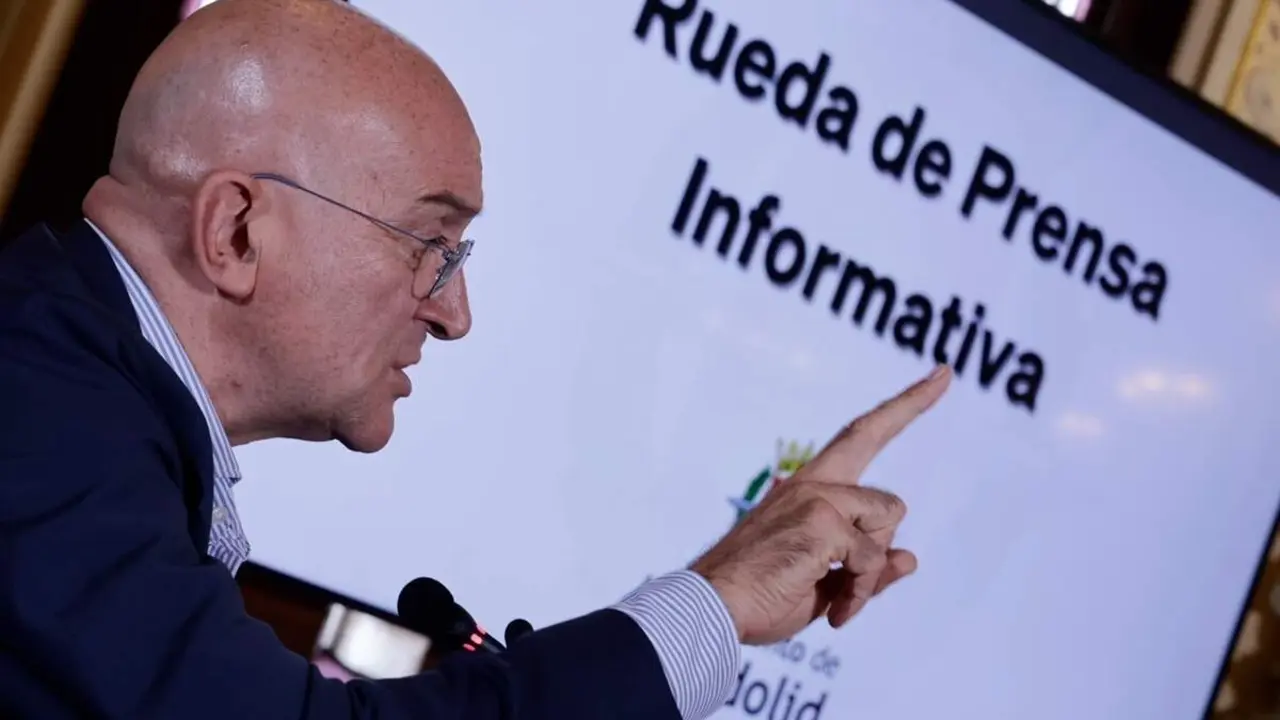 Alcalde de Valladolid Jesus Julio Carnero rueda de prensa informativa Junta Gobierno Local