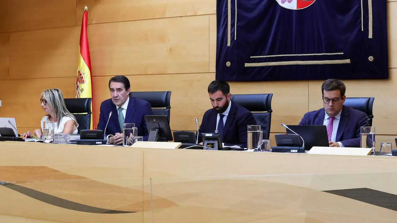 Consejero Industria Universidades Empleo y Comercio Juan Carlos Suarez-Quinones Junta comparecencia cortes nueva legislatura