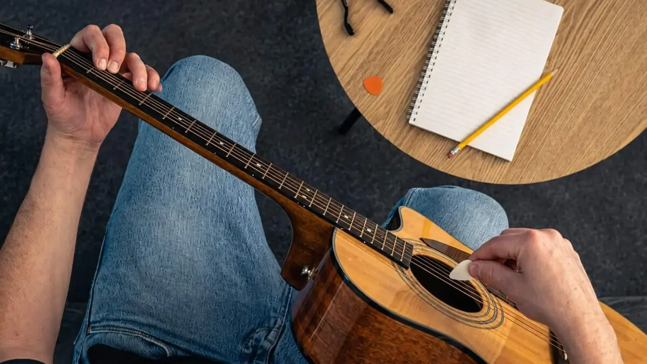 Clases de guitarra formacion musical profesor empleo Valladolid