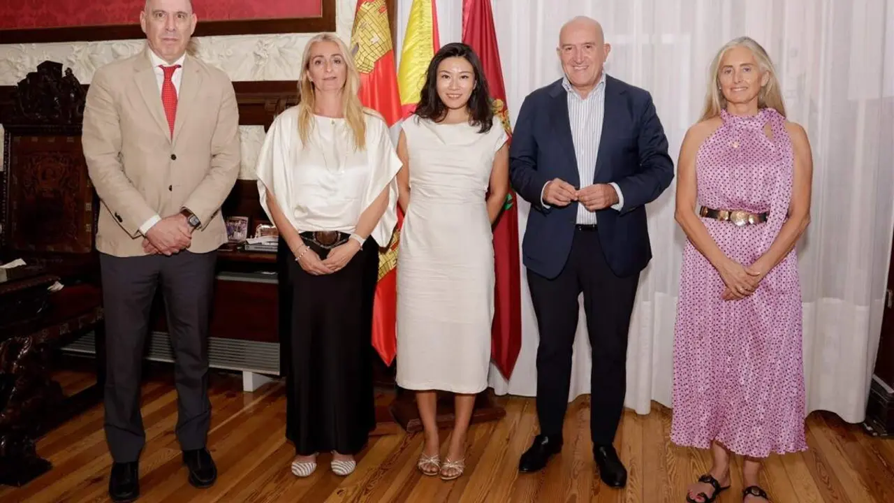 Reunion trabajo llegada Gotion Ayuntamiento y Junta valoracion alcalde Valladolid Jesus Julio Carnero