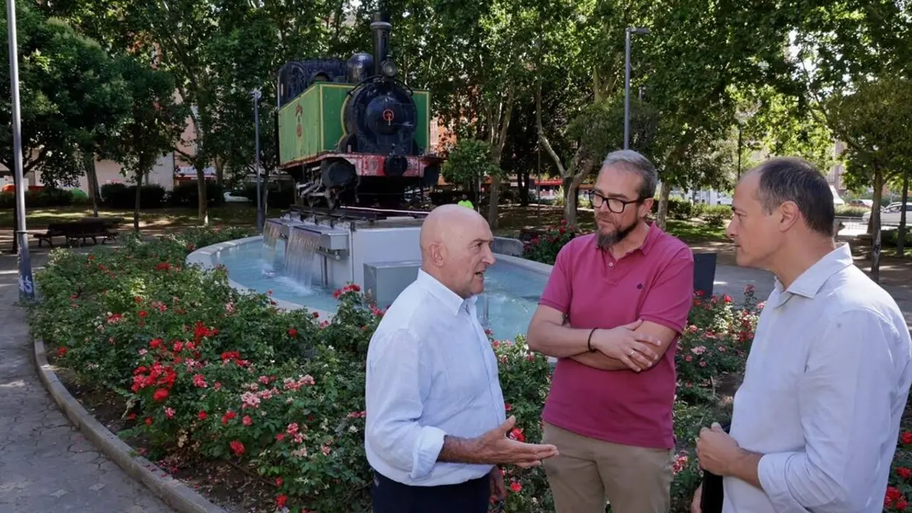 Renovacion Plaza San Bartolome La Victoria Tren Burra visita alcalde Jesus Julio Carnero Ayuntamiento
