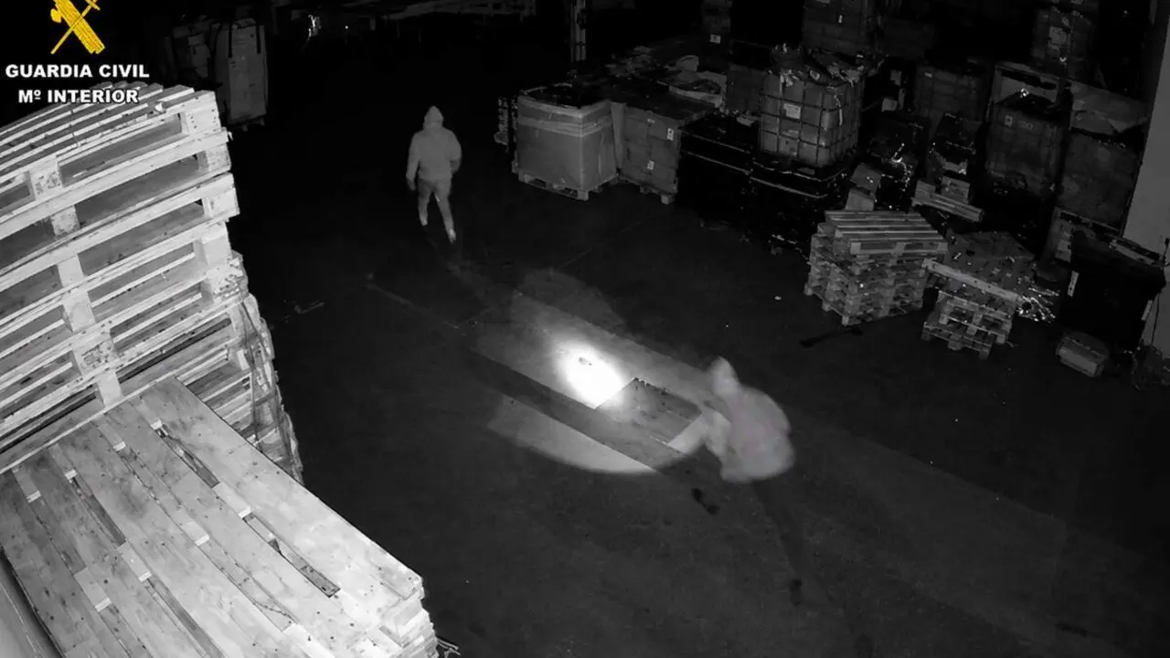 Imagen camara seguridad ladrones butron empresas naves industriales provincia Valladolid Guardia Civil