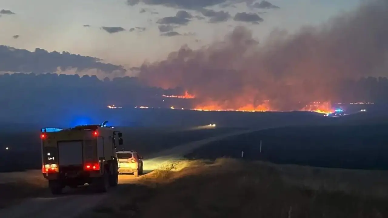 Incendio forestal zona pinar base militar Santovenia de Pisuerga intervencion Bomberos