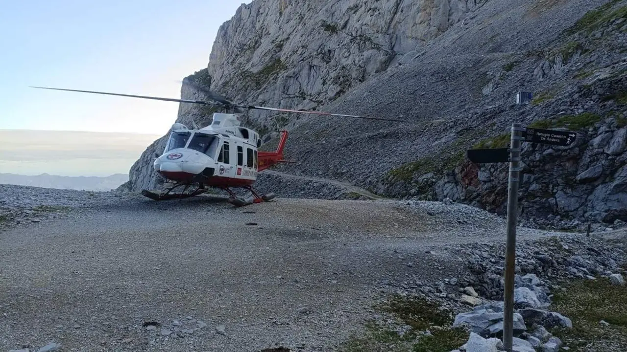 Rescate montanero vallisoletano atrapado refugio Caseton de Andara Cillorigo de Liebana helicoptero Cantabria