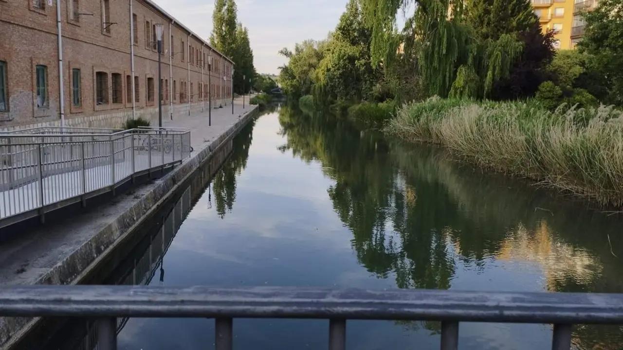 Canal Castilla pasarela renovacion entorno Darsena barrio La Victoria ciudad Valladolid tiempo