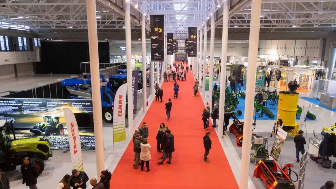 Agrovid Feria Valladolid pabellon interior stands maquinaria campo agricultura