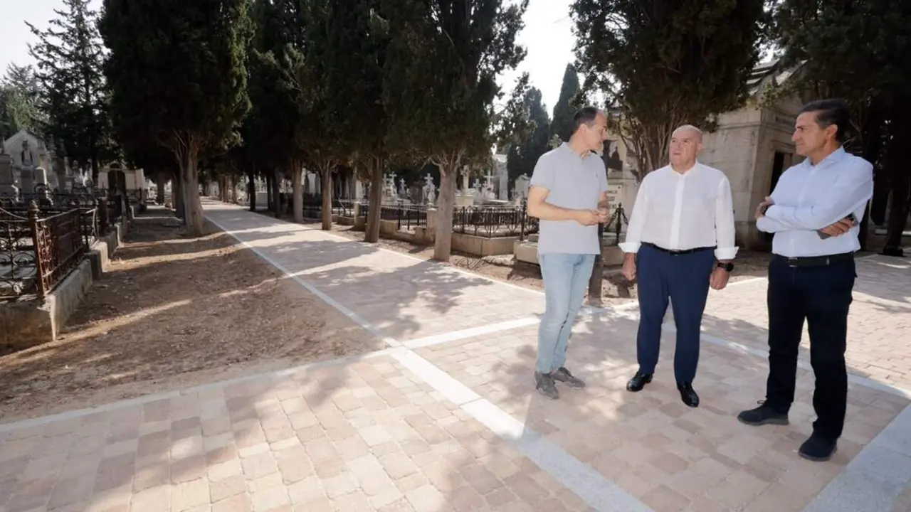 Obras renovacion caminos adoquines parte historica cementerio de El Carmen Ayuntamiento Valladolid