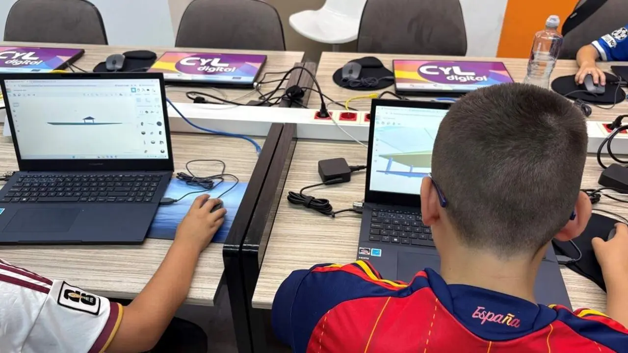 Alumnos cursos CyL Digital ordenadores nuevas tecnologias jcyl