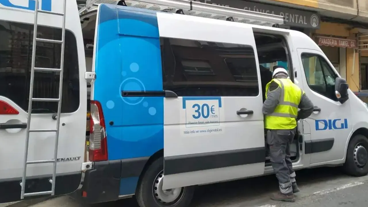 Instalador digi fibra Internet furgoneta empleo oferta trabajo Valladolid