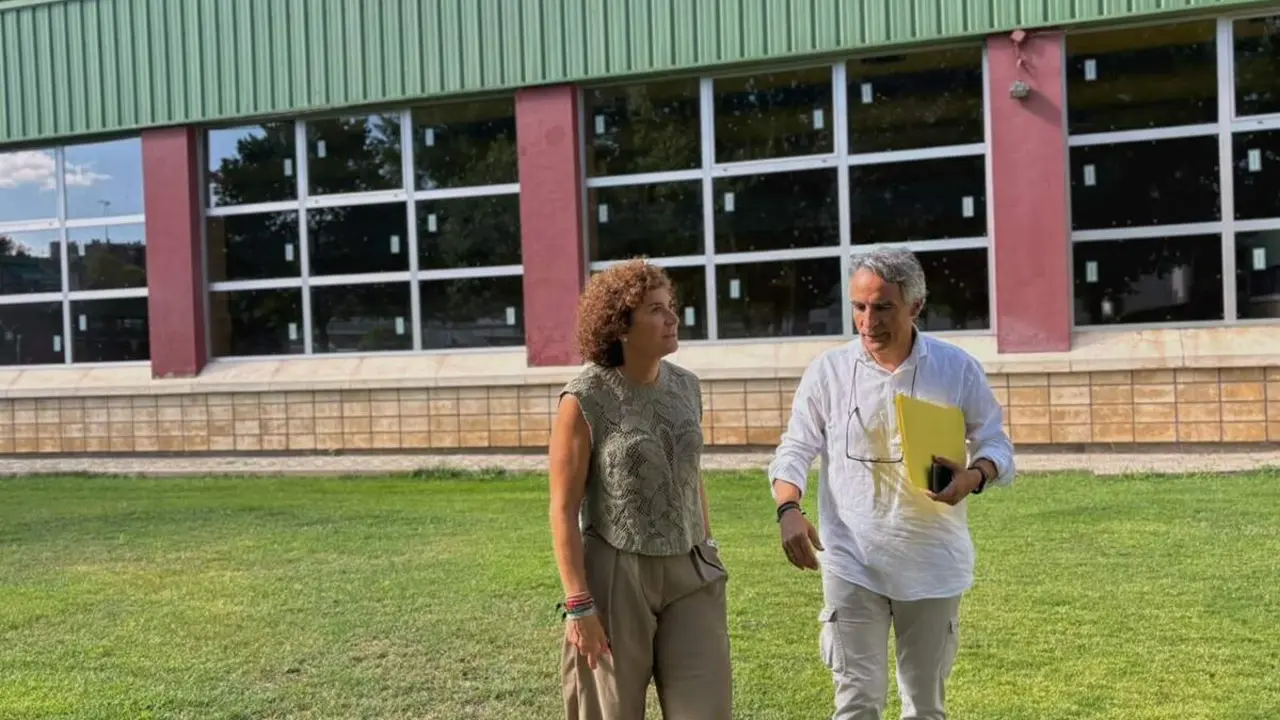 Visita concejala Mayte Martinez piscina cubierta Canterac mejora energetica Ayuntamiento