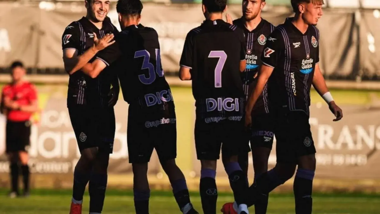 Victoria Gimnastica Segoviana vs Real Valladolid jugadores celebracion gol Victor Barbera amistoso