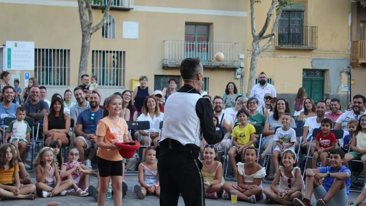 Espectaculo circo Festival El Arte esta en la Calle Cigales 2026 (3)