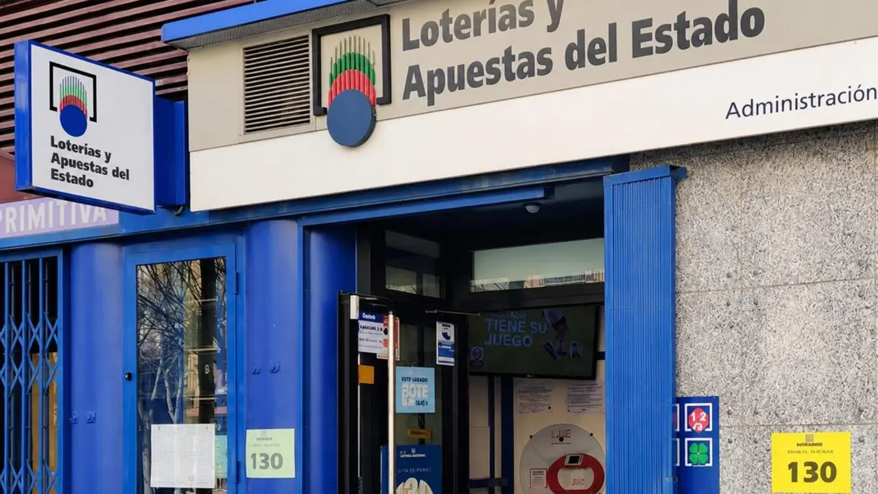 Administracion Loterias Valladolid premios cartel acertantes fachada exterior
