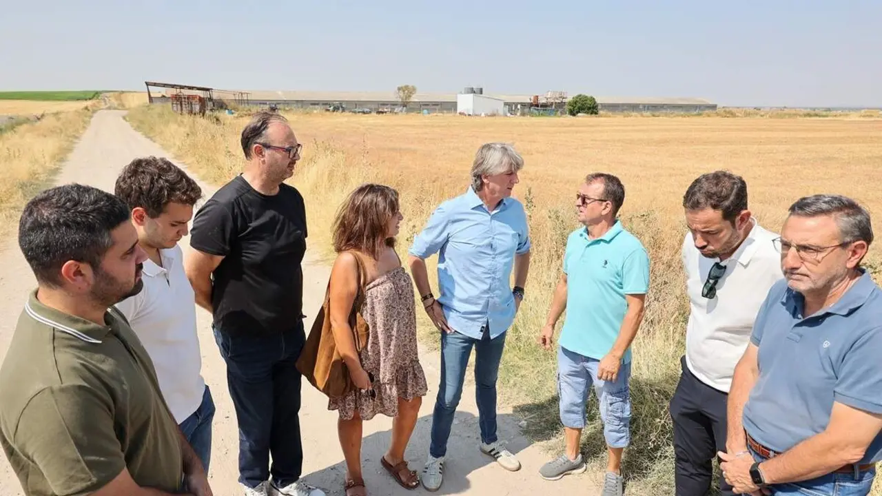 Visita granja avicola Aldea de San Miguel enfermedad de Newcastle PSOE Castilla y Leon
