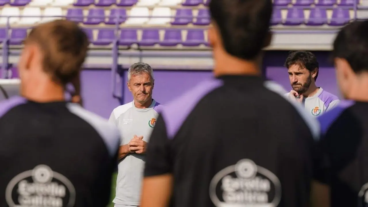 Fran Escriba y jugadores plantilla Real Valladolid valoracion debut liguero Segunda
