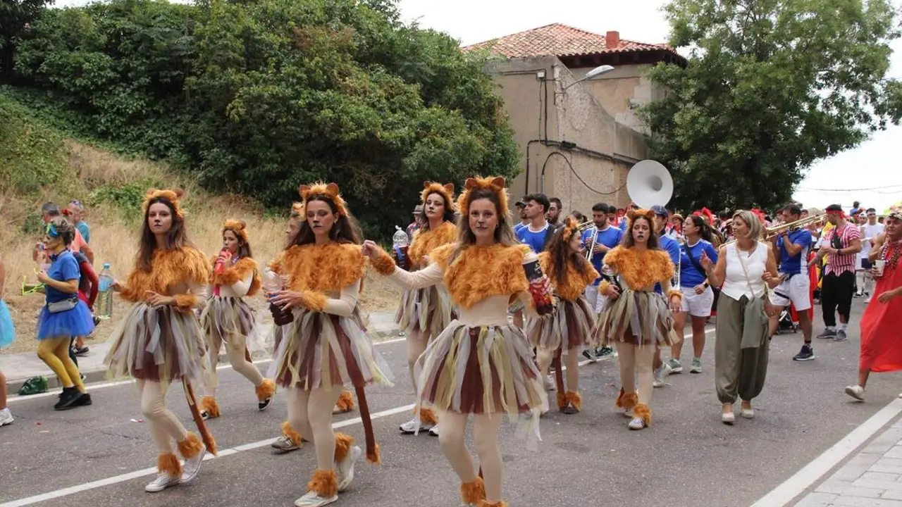 Desfile de disfraces inicio Fiestas San Roque Cabezon de Pisuerga 2026 (10)