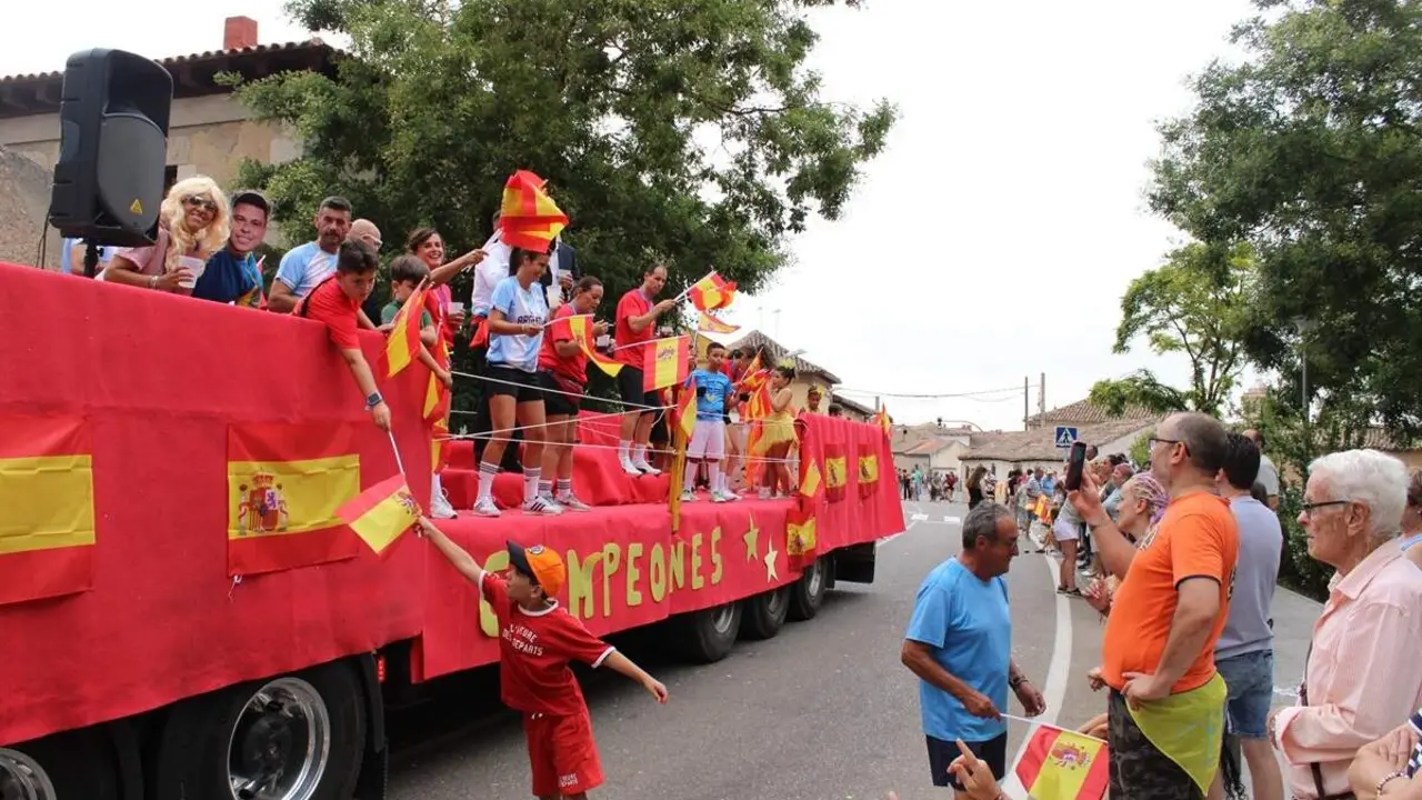 Desfile de disfraces inicio Fiestas San Roque Cabezon de Pisuerga 2026 (13)