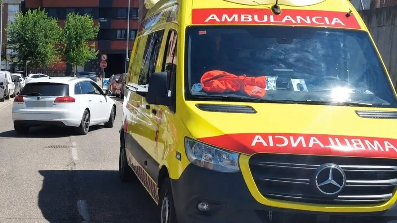 Ambulancia Sacyl 112 accidente trafico via publica Valladolid