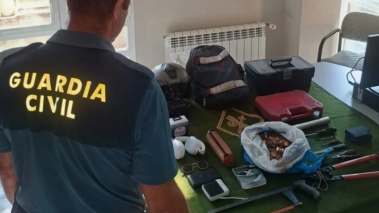 Agente Guardia Civil objetos robados interior vehiculos estacionados Cabezon de Pisuerga sucesos provincia
