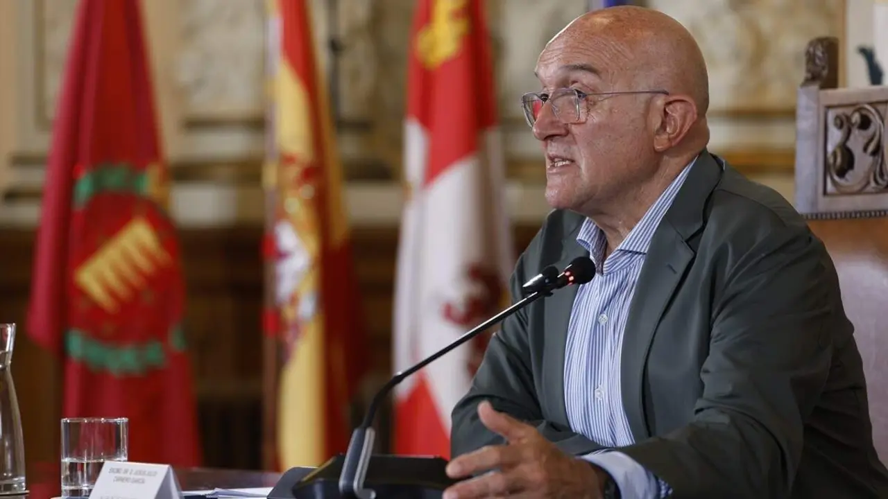 Jesus Julio Carnero alcalde rueda prensa proyectos final legislatura Ayuntamiento