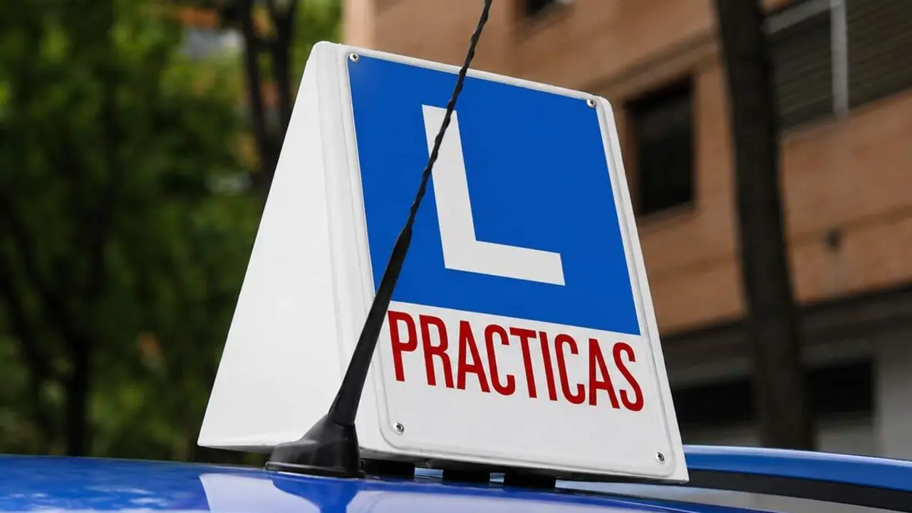 Coche practicas autoescuela Valladolid sacar carnet de conducir